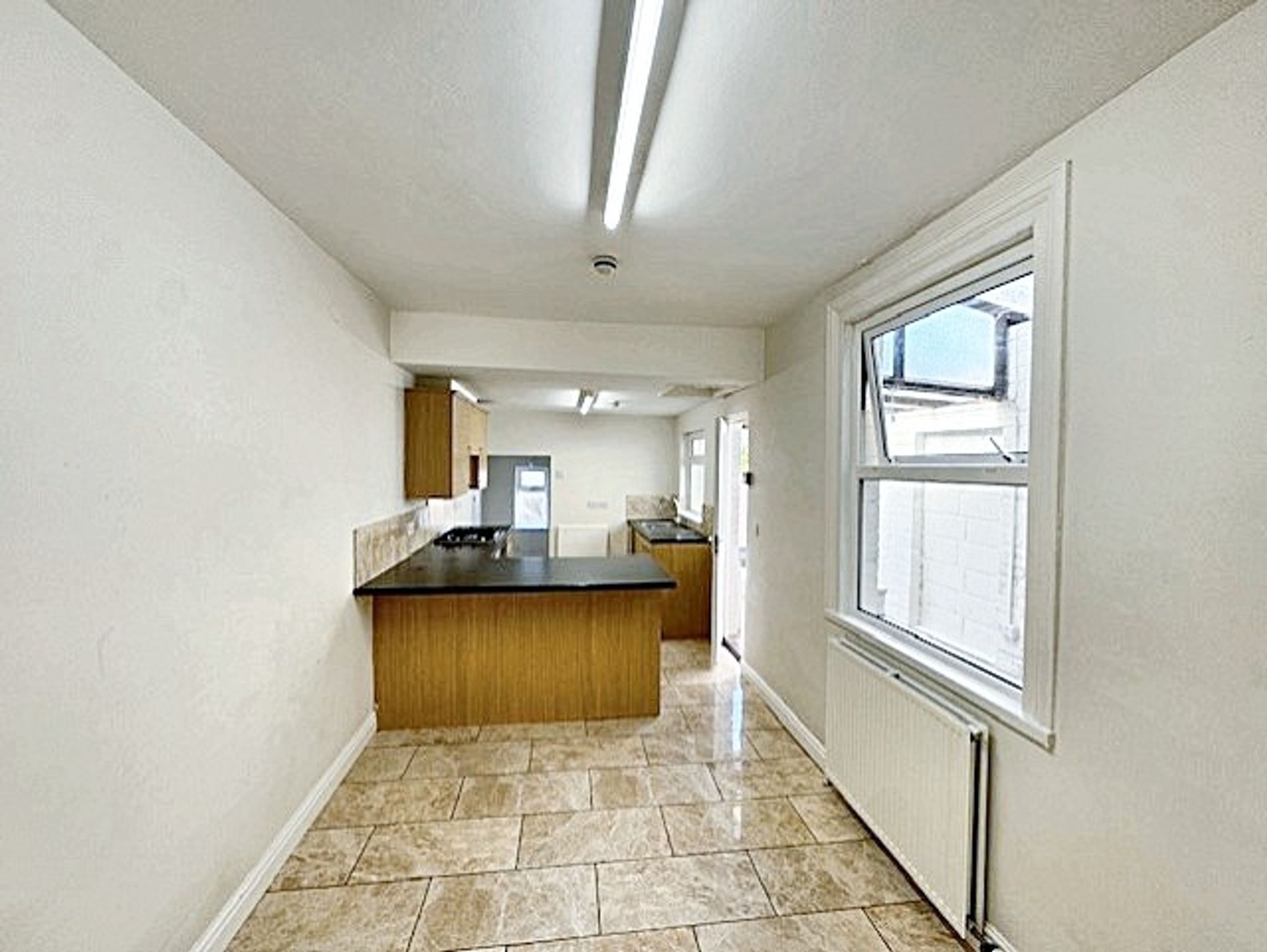 4 bed mid-terraced house to rent in Laburnum Street, Taunton, TA1  - Property Image 4