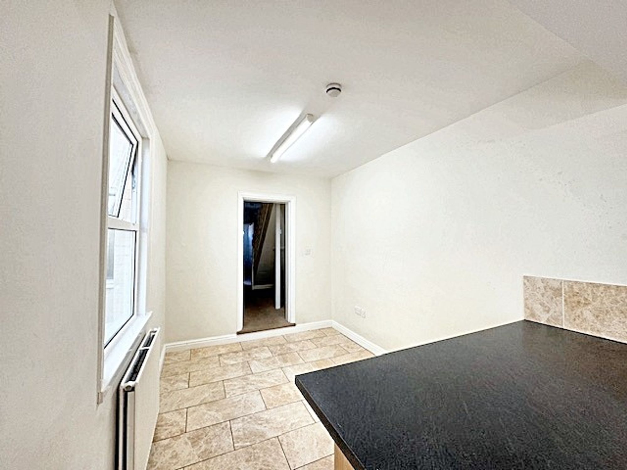 4 bed mid-terraced house to rent in Laburnum Street, Taunton, TA1  - Property Image 5