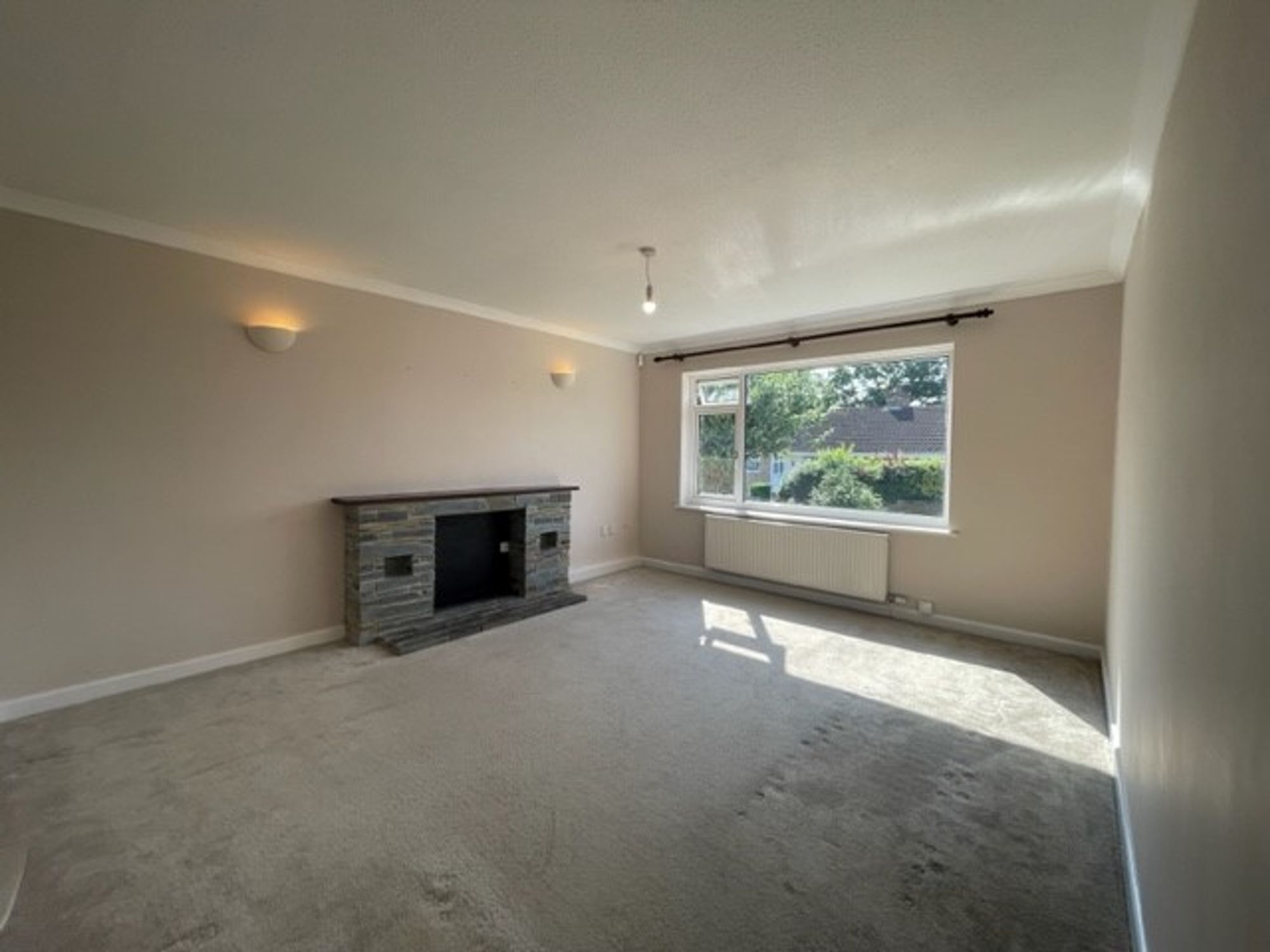 3 bed bungalow to rent in West Field Close, Taunton  - Property Image 2