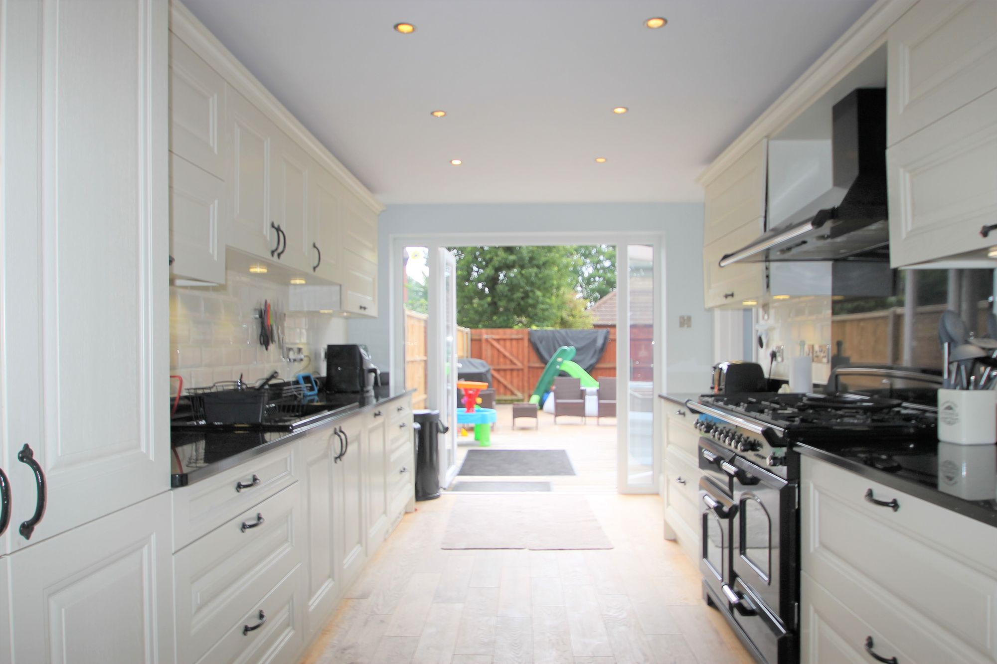 3 bed terraced town house to rent in Barbers Mead, Taunton  - Property Image 2