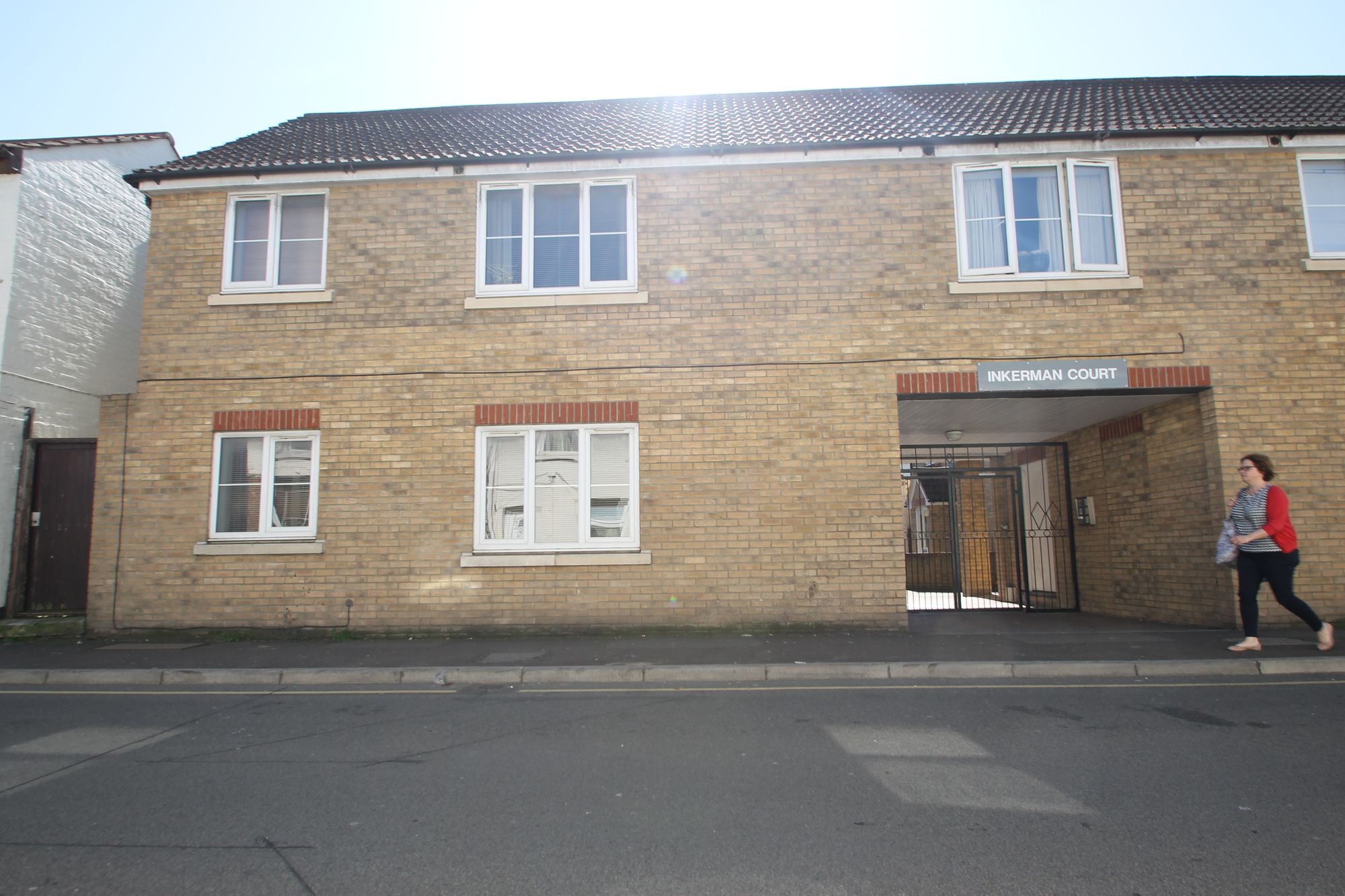 2 bed flat to rent in South Street, Taunton  - Property Image 8