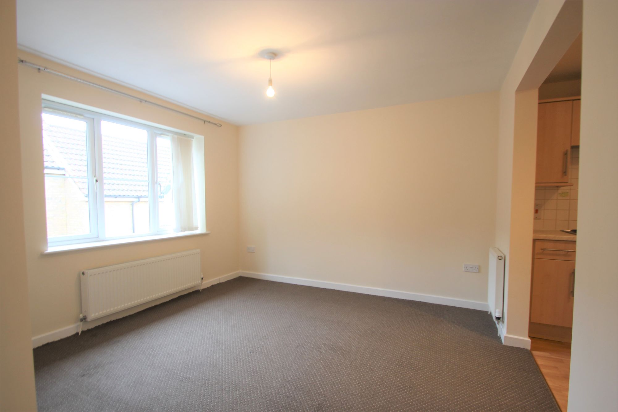 2 bed flat to rent in South Street, Taunton  - Property Image 3