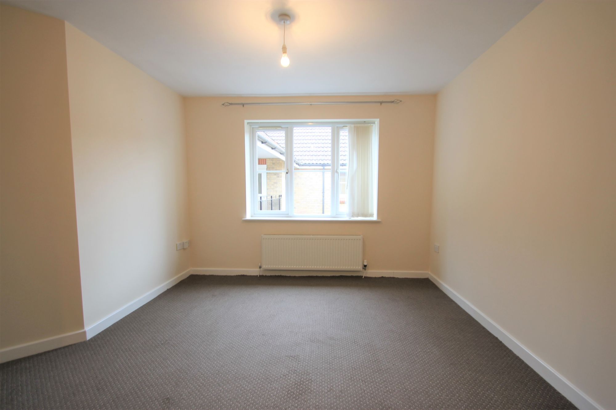 2 bed flat to rent in South Street, Taunton  - Property Image 5