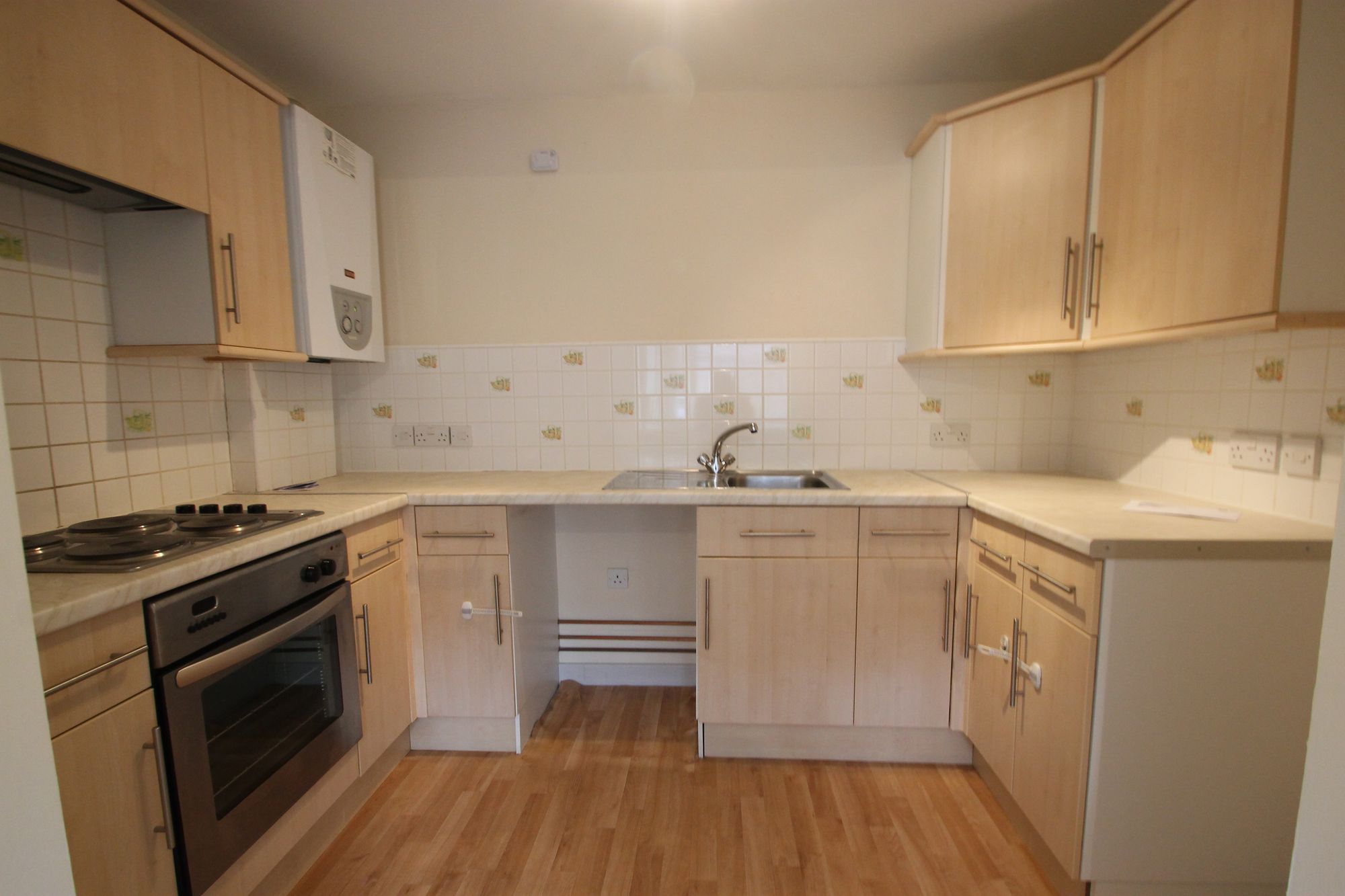 2 bed flat to rent in South Street, Taunton  - Property Image 2