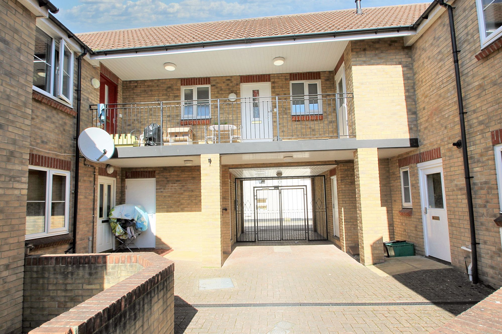 2 bed flat to rent in South Street, Taunton, TA1