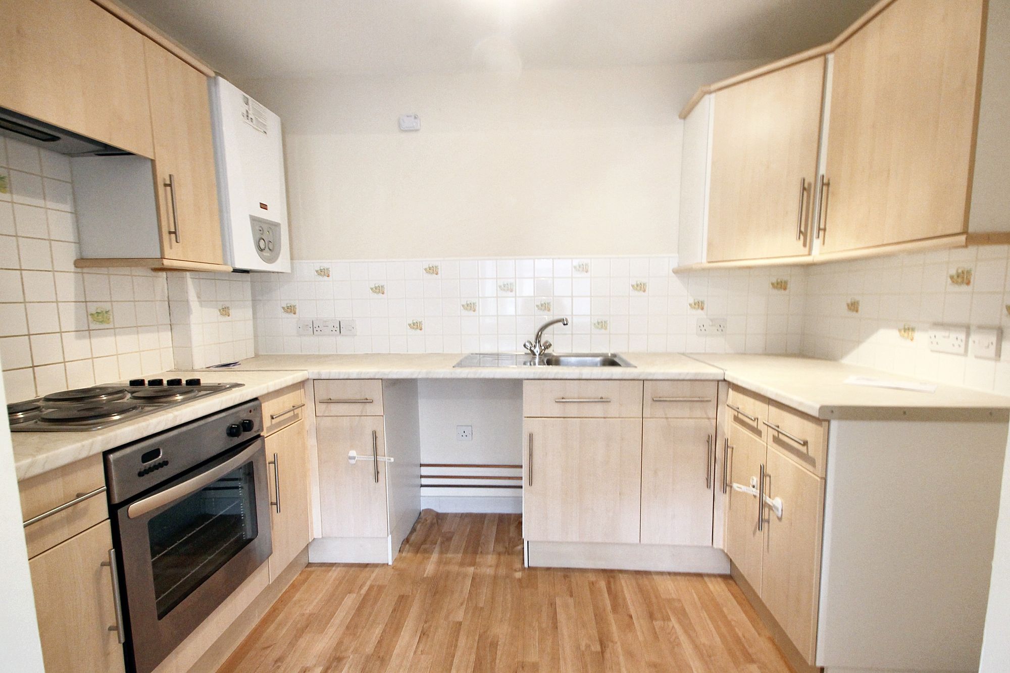 2 bed flat to rent in South Street, Taunton, TA1  - Property Image 2