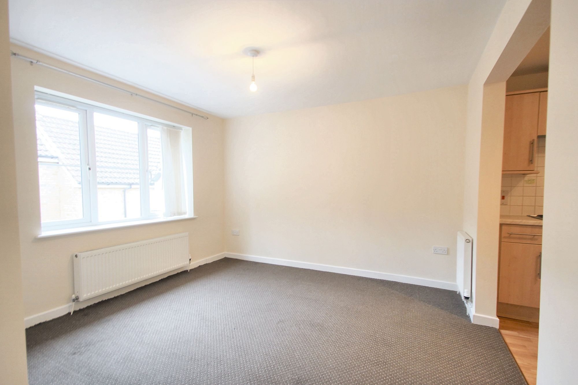 2 bed flat to rent in South Street, Taunton, TA1  - Property Image 3