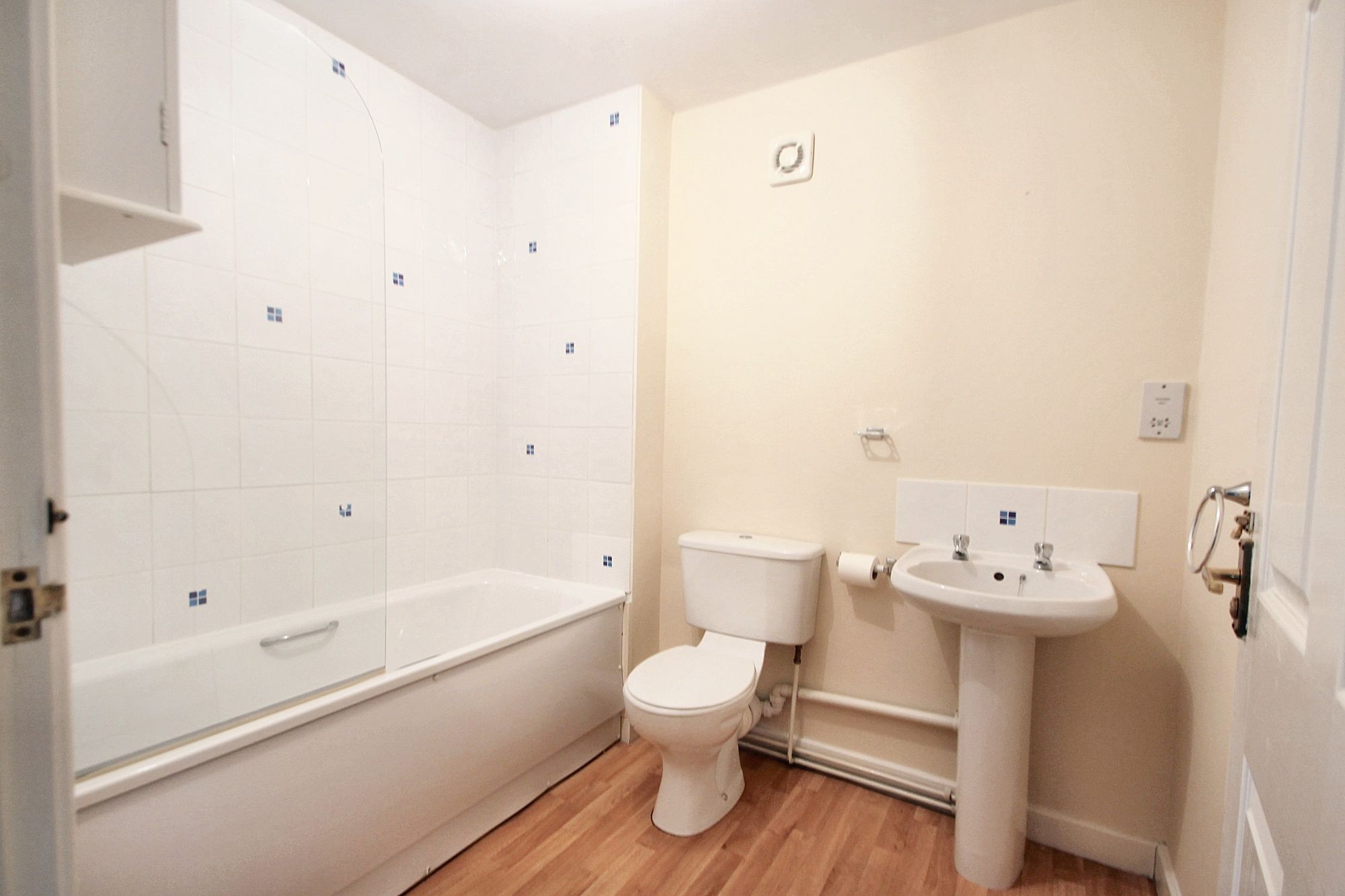2 bed flat to rent in South Street, Taunton, TA1  - Property Image 4