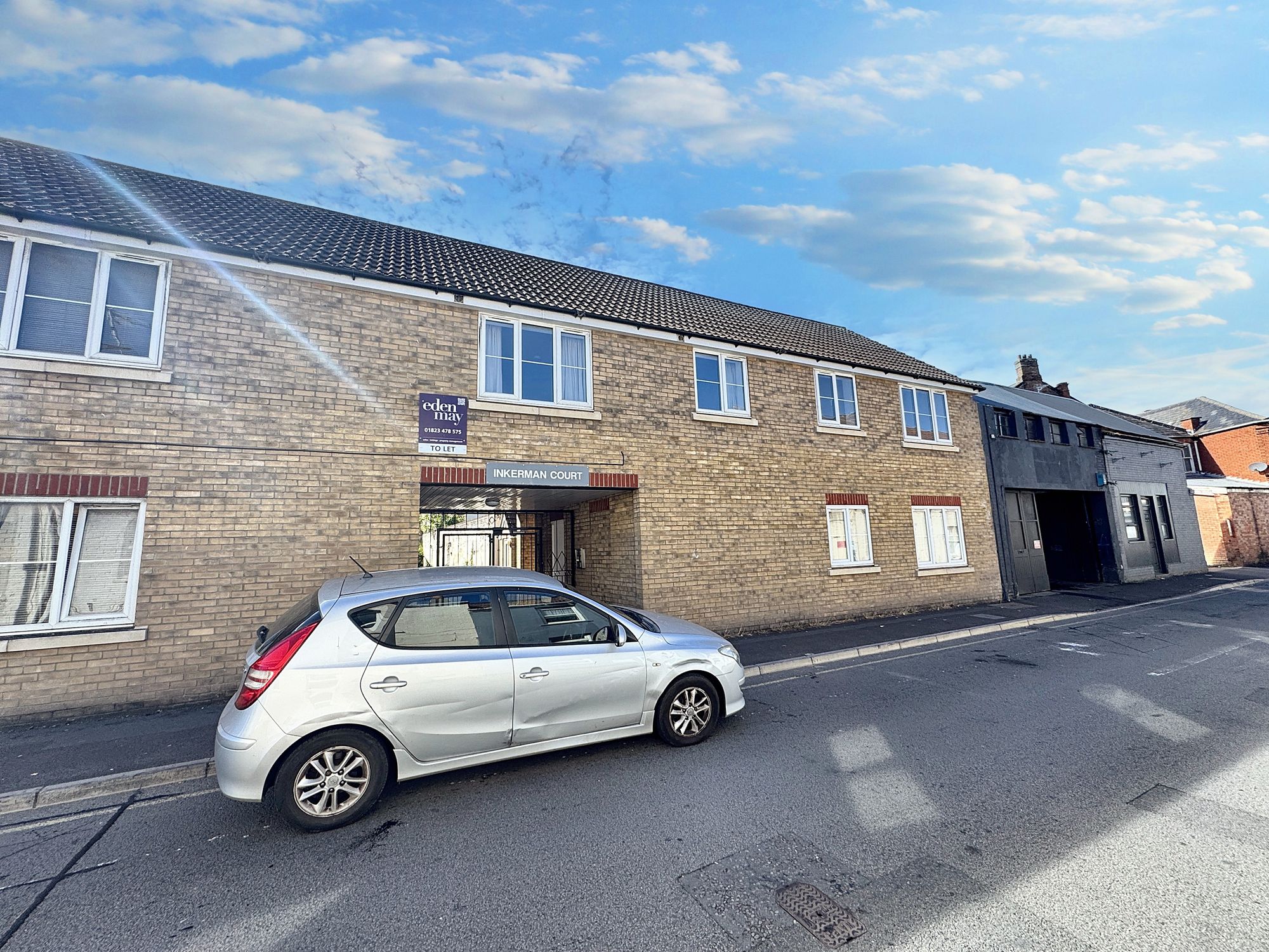2 bed flat to rent in South Street, Taunton, TA1  - Property Image 8