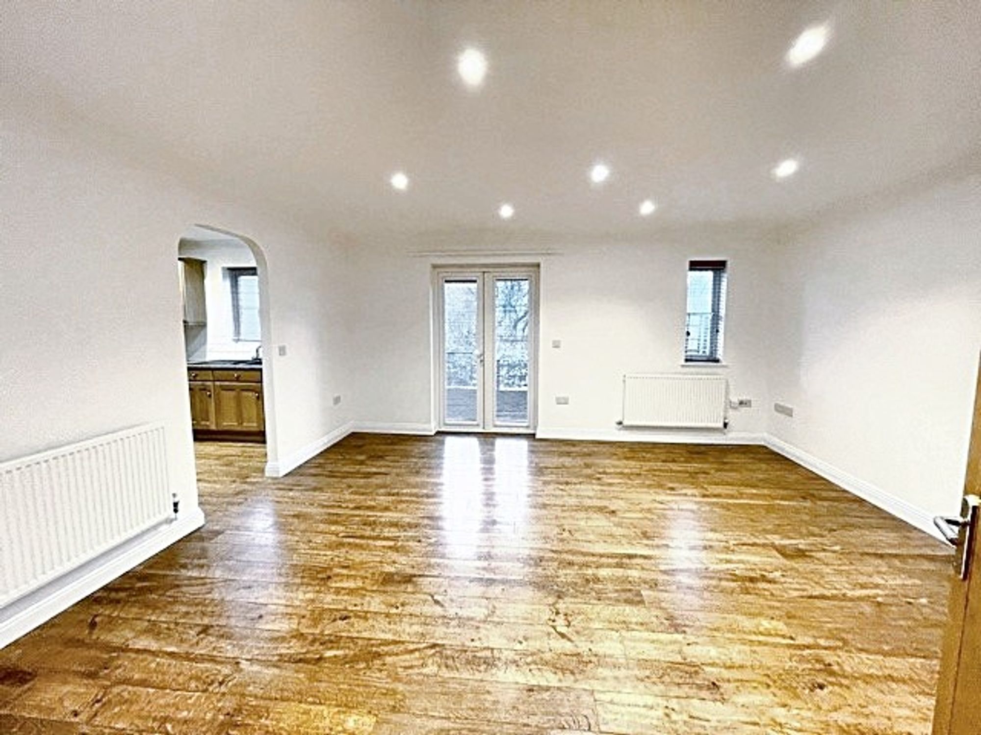 2 bed apartment to rent in Geoffrey Farrant Walk, Taunton, TA1  - Property Image 3