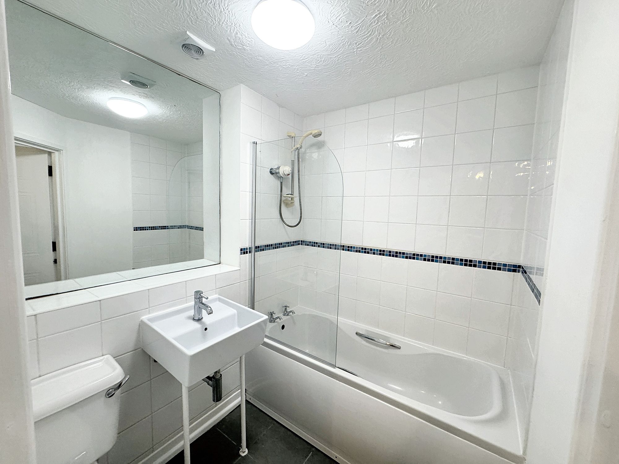 2 bed house to rent in Winters Field, Taunton, TA1  - Property Image 3