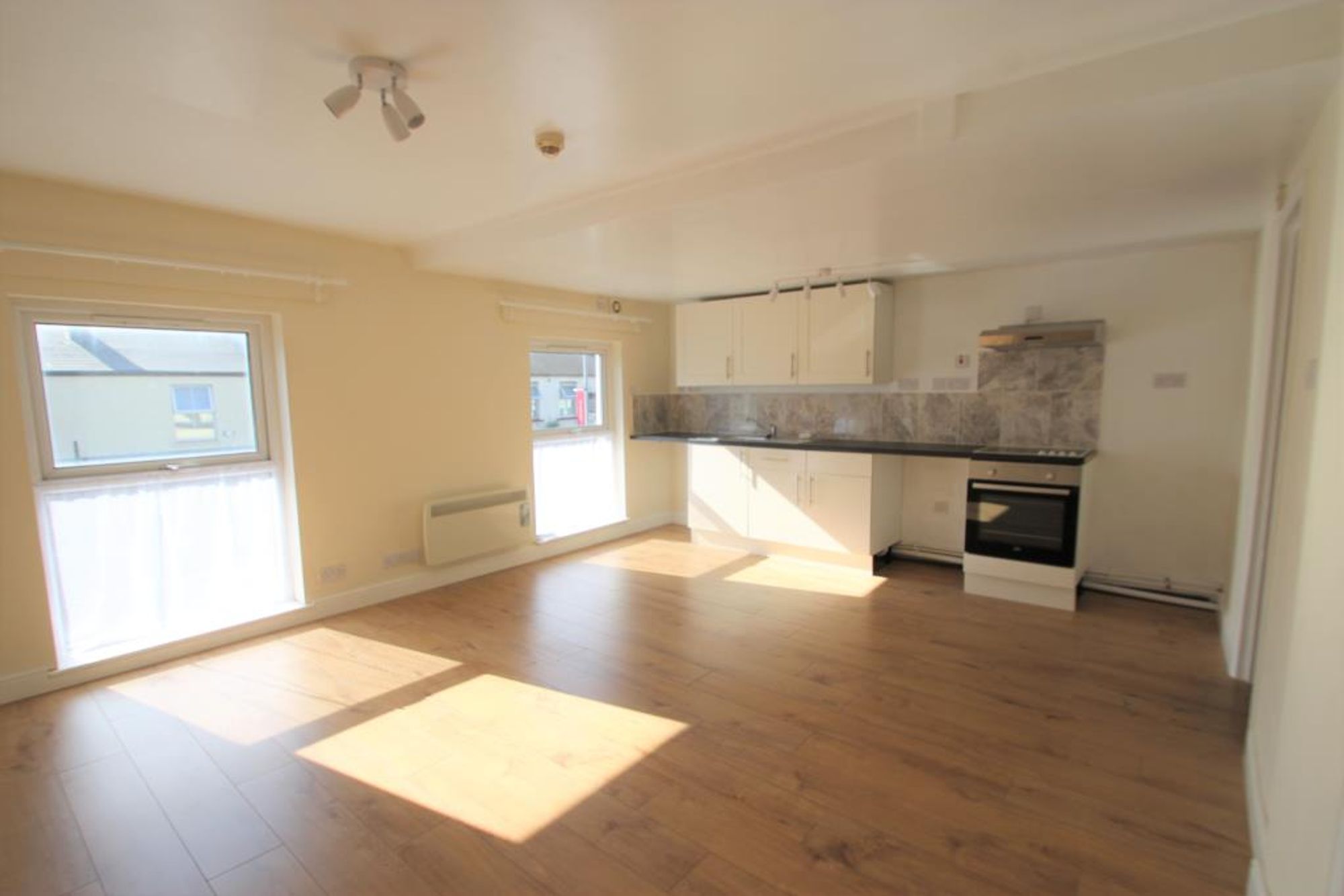 1 bed flat to rent in Station Road, Taunton  - Property Image 2