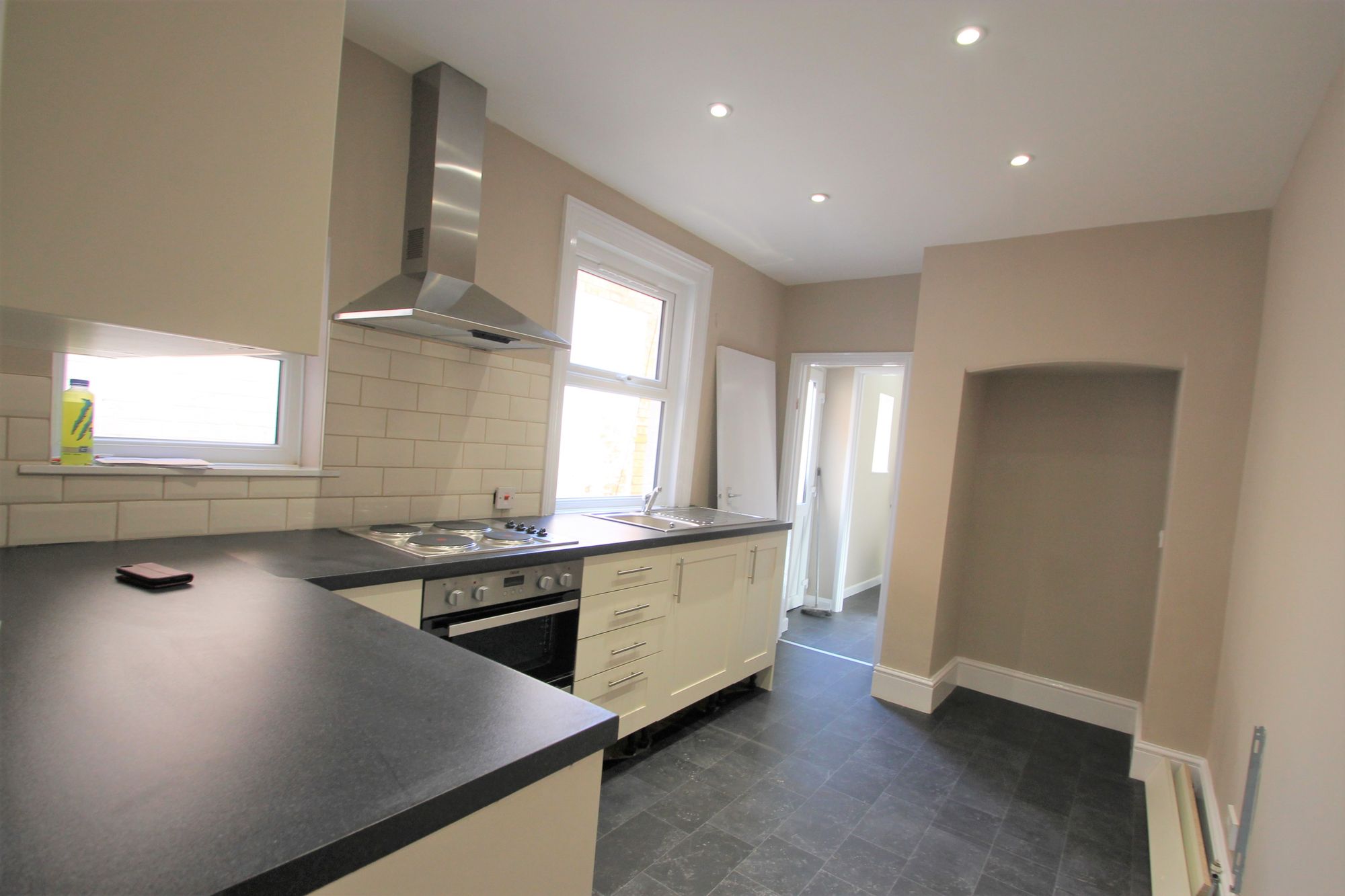 4 bed house to rent in St. Augustine Street, Taunton  - Property Image 2