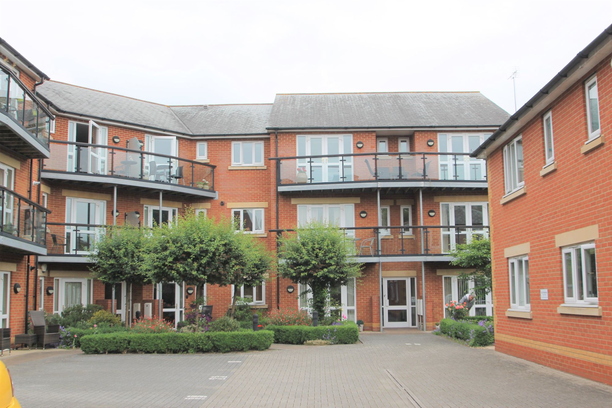 2 bed apartment to rent in Priory Avenue, Taunton  - Property Image 1