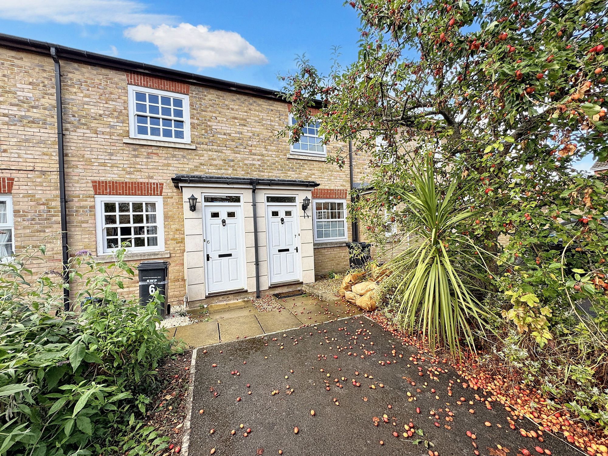 2 bed mid-terraced house to rent in Theaks Mews, Taunton, TA1 - Property Image 1