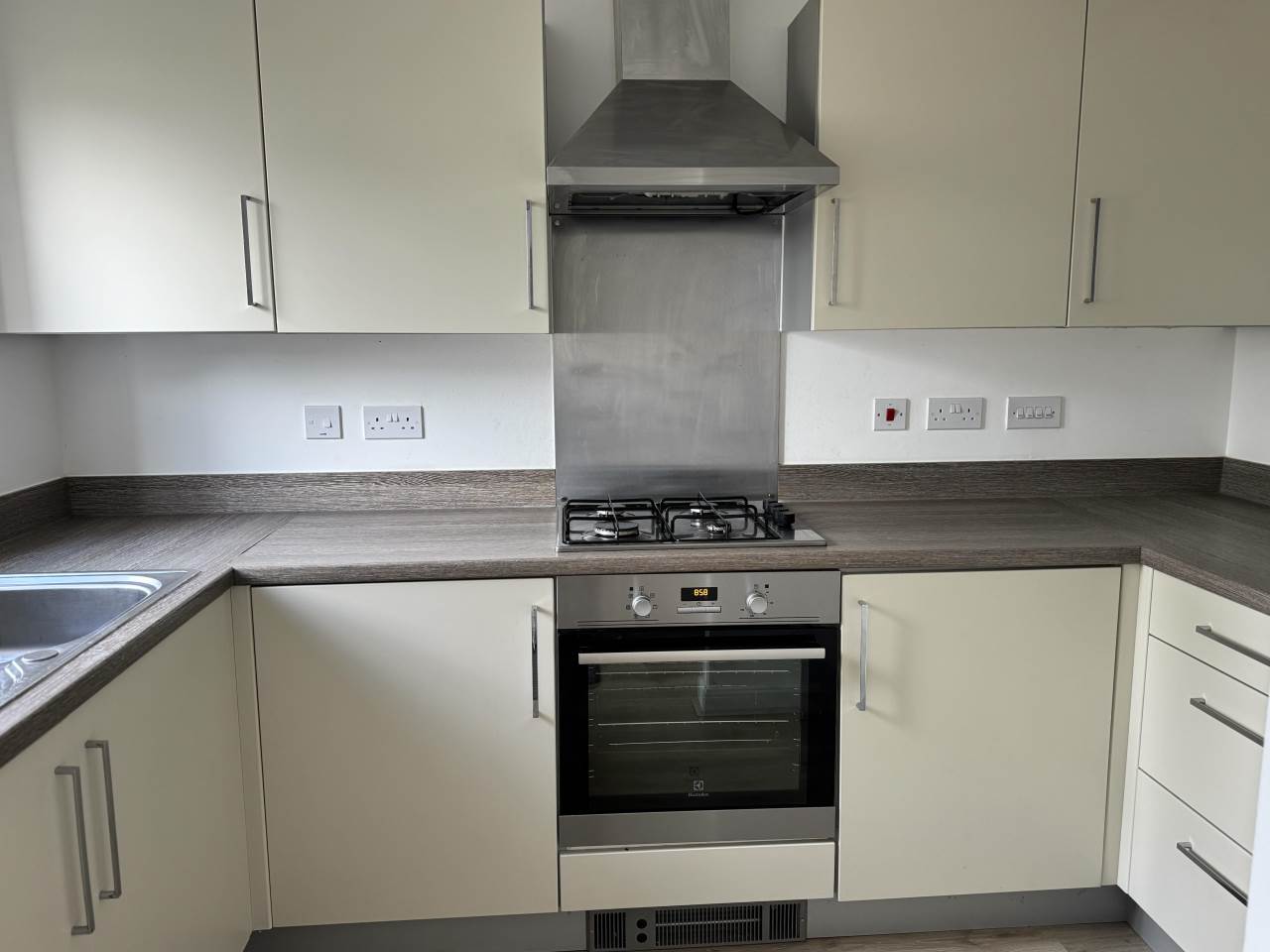 2 bed end of terrace house to rent in Hook Drive, Newcourt  - Property Image 4