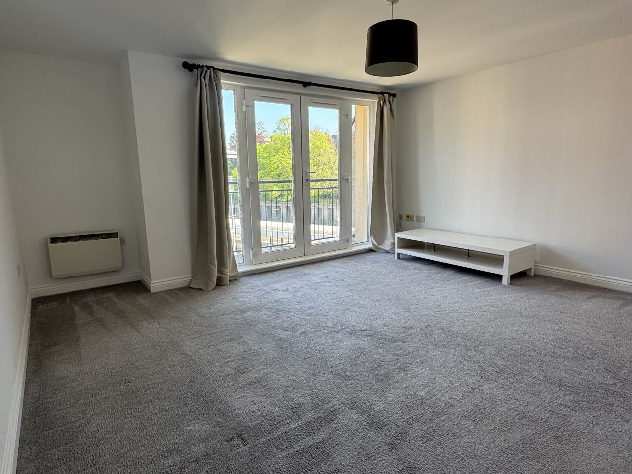 2 bed flat to rent in Constantine House, New North Road  - Property Image 2