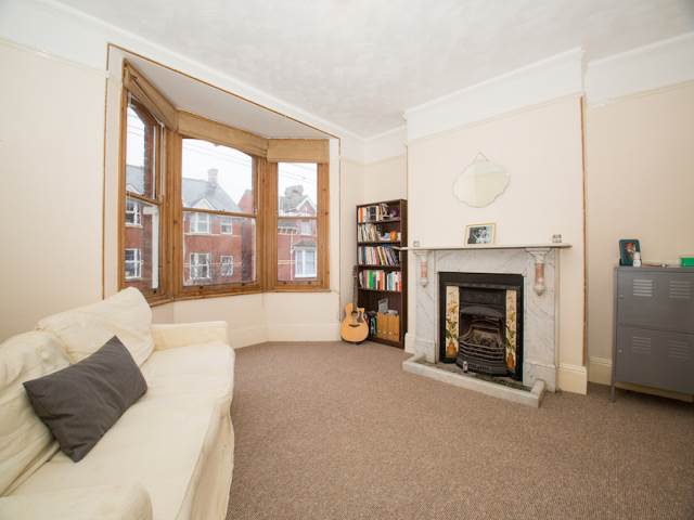 2 bed flat to rent in Hillsborough Avenue, Exeter, EX4
