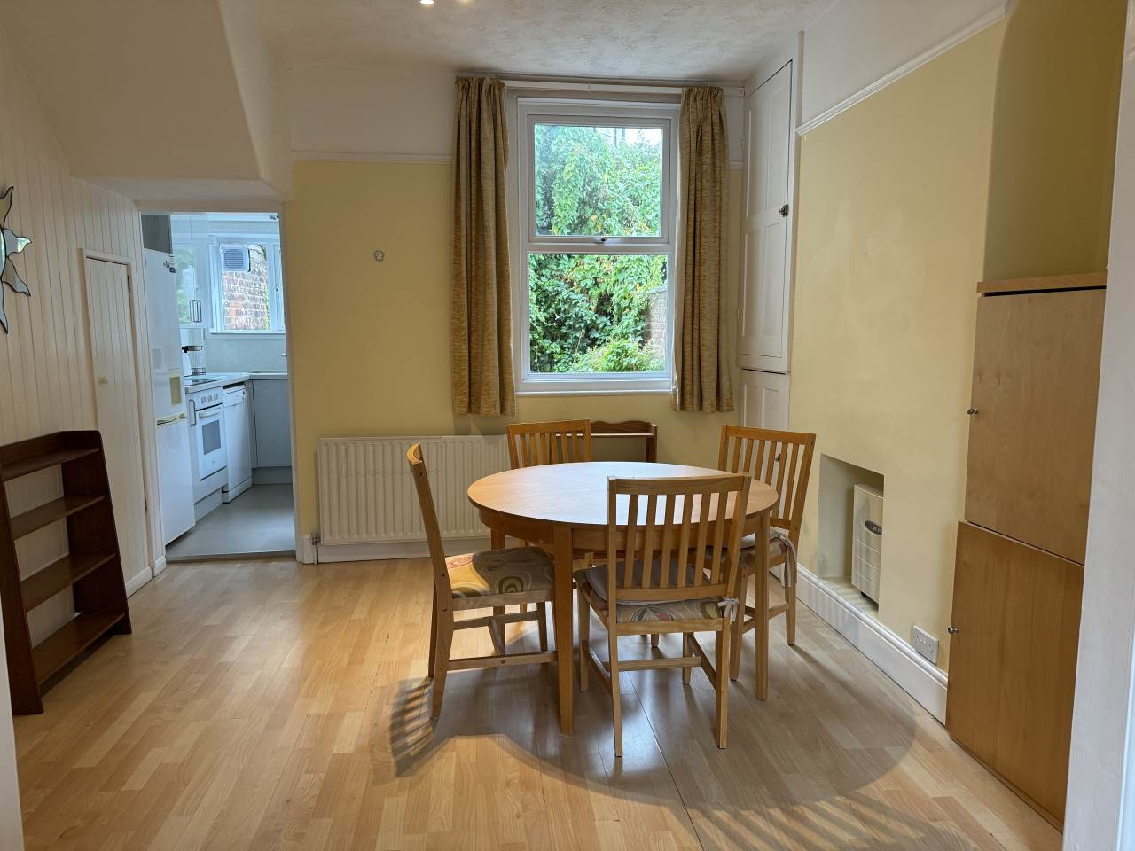 2 bed house to rent in Roberts Road  - Property Image 4