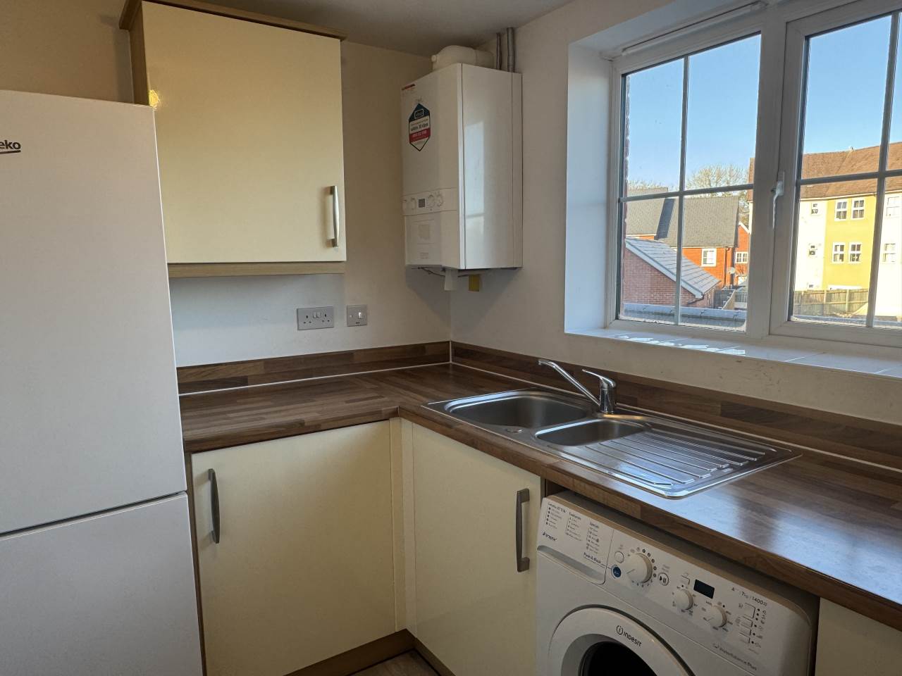 2 bed flat to rent in Old Park Avenue, Hillside Gardens  - Property Image 3