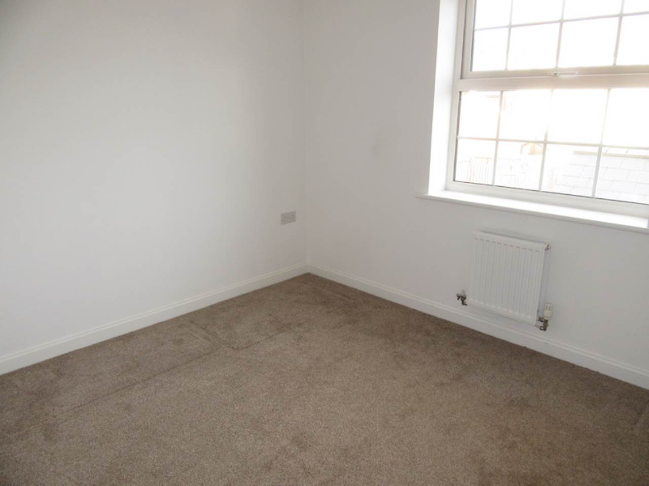 2 bed flat to rent in Old Park Avenue, Hillside Gardens  - Property Image 6