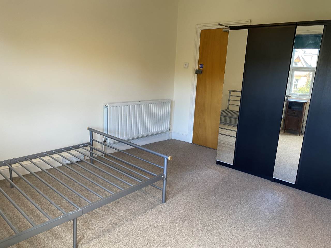 1 bed house / flat share to rent in Powderham Crescent  - Property Image 3