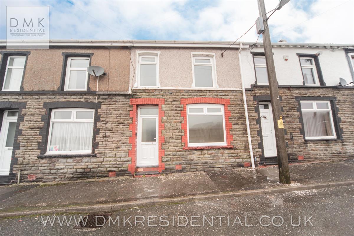 *** Optional Garage *** Lets with Pets Friendly *** 3 Bedrooms *** 2 Reception Rooms *** Family Bathroom *** Quiet Location *** Available 1st February, 2022 *** Have you Asked us about Reposits? ***