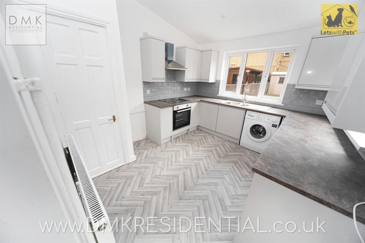3 bed terraced house to rent in Rockingham Terrace, Neath - Property Image 1