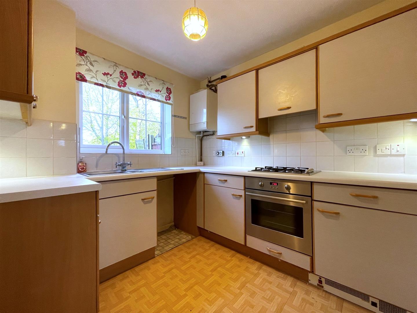 3 bed terraced house to rent in The Pines, Basildon 5