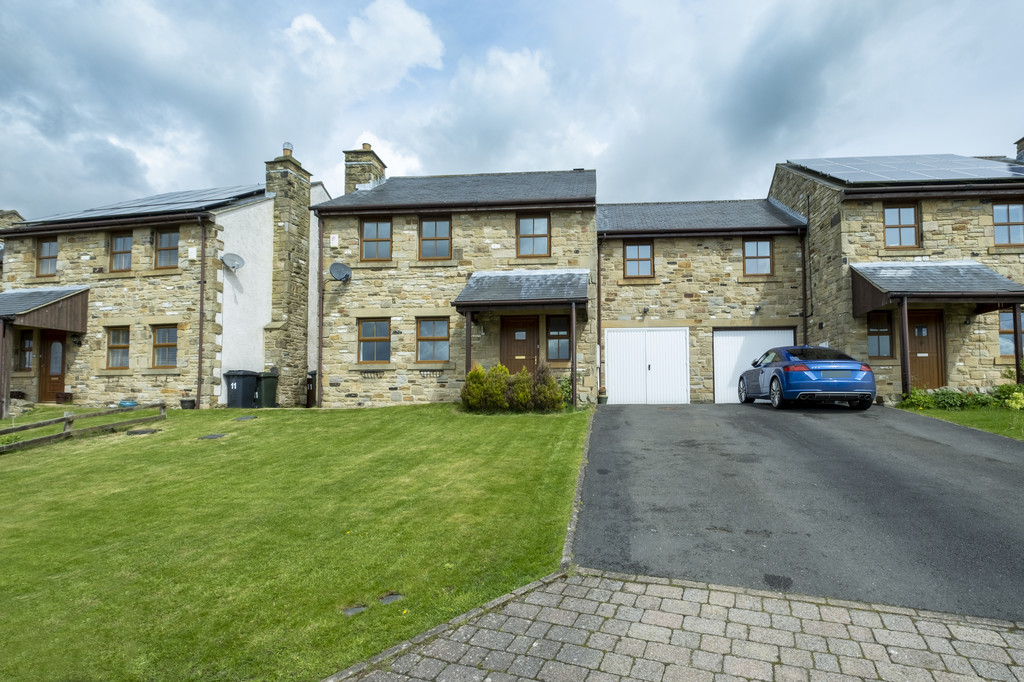 4 bed link detached house for sale in Briar Hill, Hexham, NE48