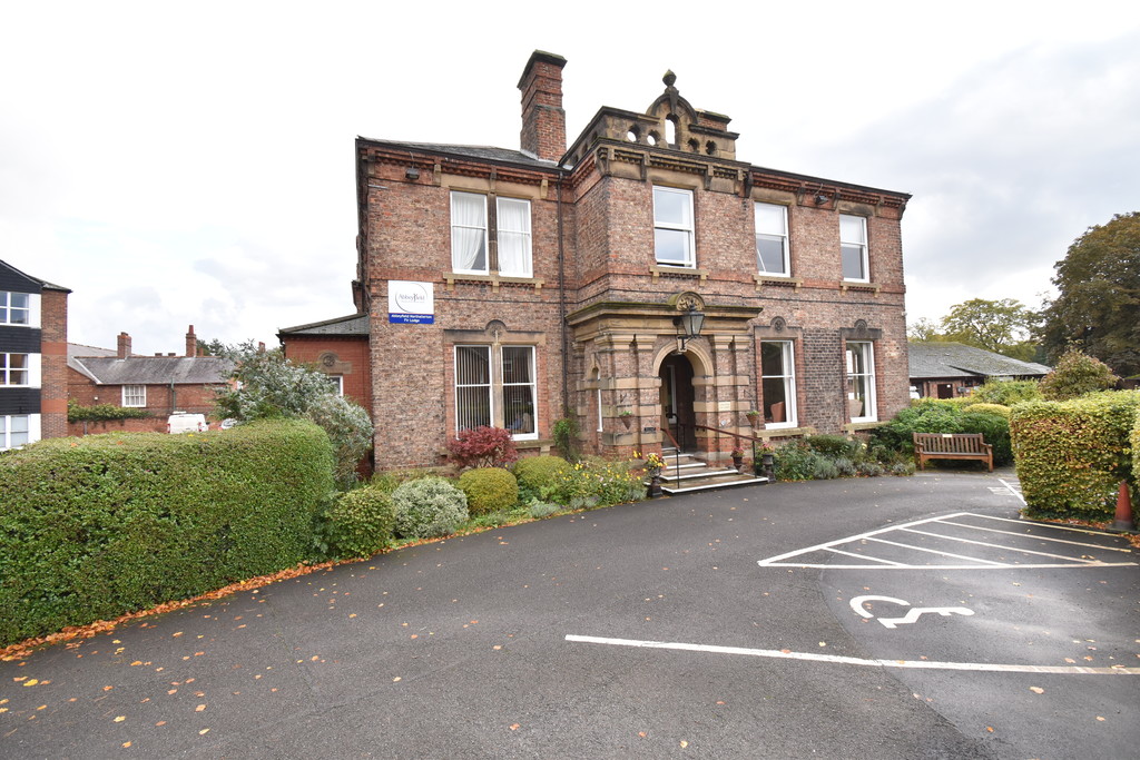 2 bed apartment to rent in South Parade, Northallerton, DL7 