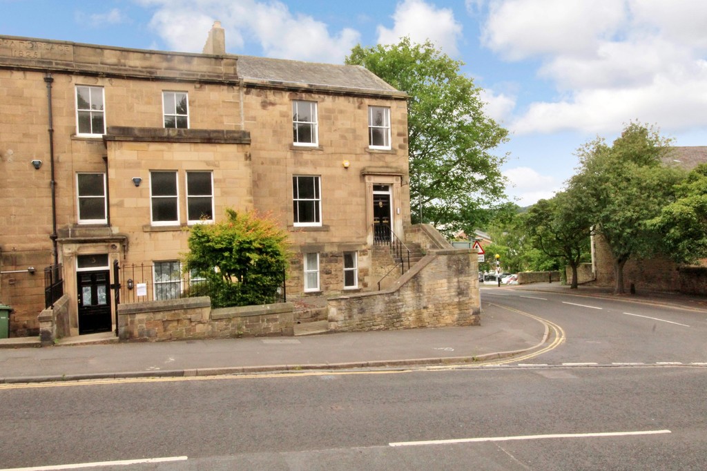 A well presented grade II listed two bedroom ground floor apartment occupying a highly convenient location in central Hexham.