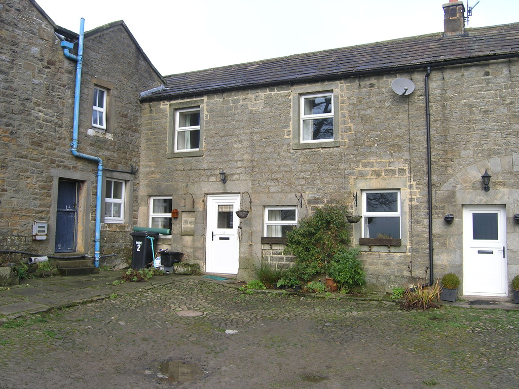 2 bed terraced house to rent, Harrogate 1