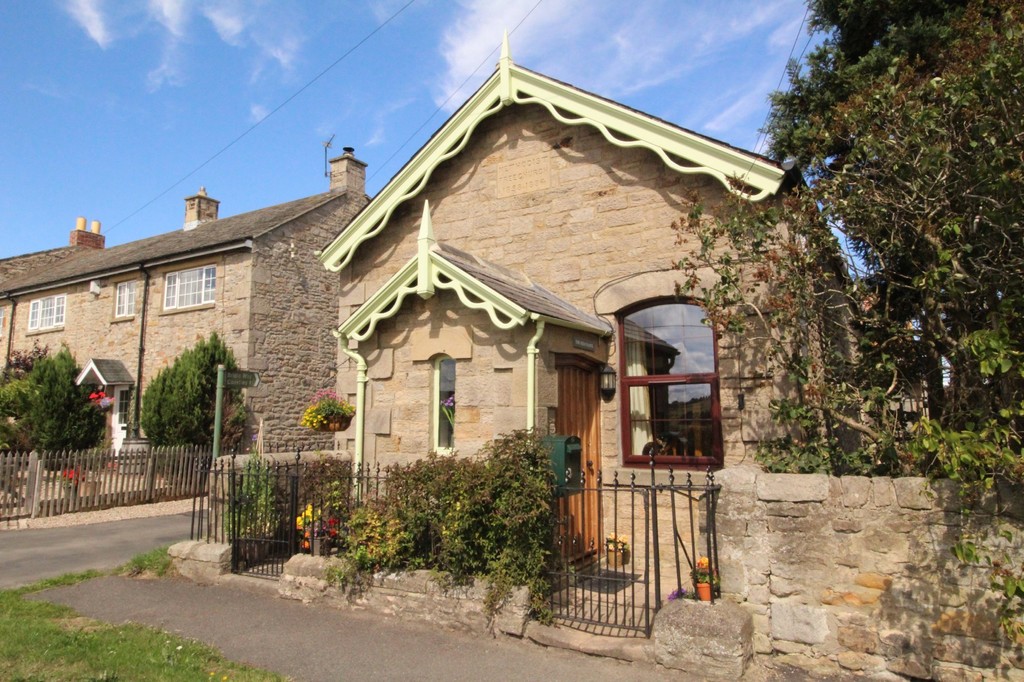 2 bed cottage to rent in Lowgate, Hexham 1
