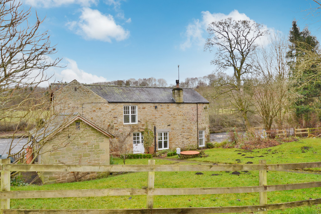 3 bed detached house to rent, Hexham  - Property Image 1