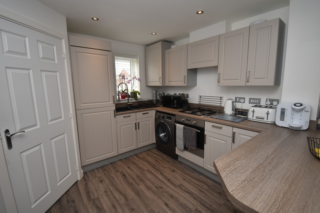2 bed end of terrace house for sale in Runnymede Way, Northallerton 2