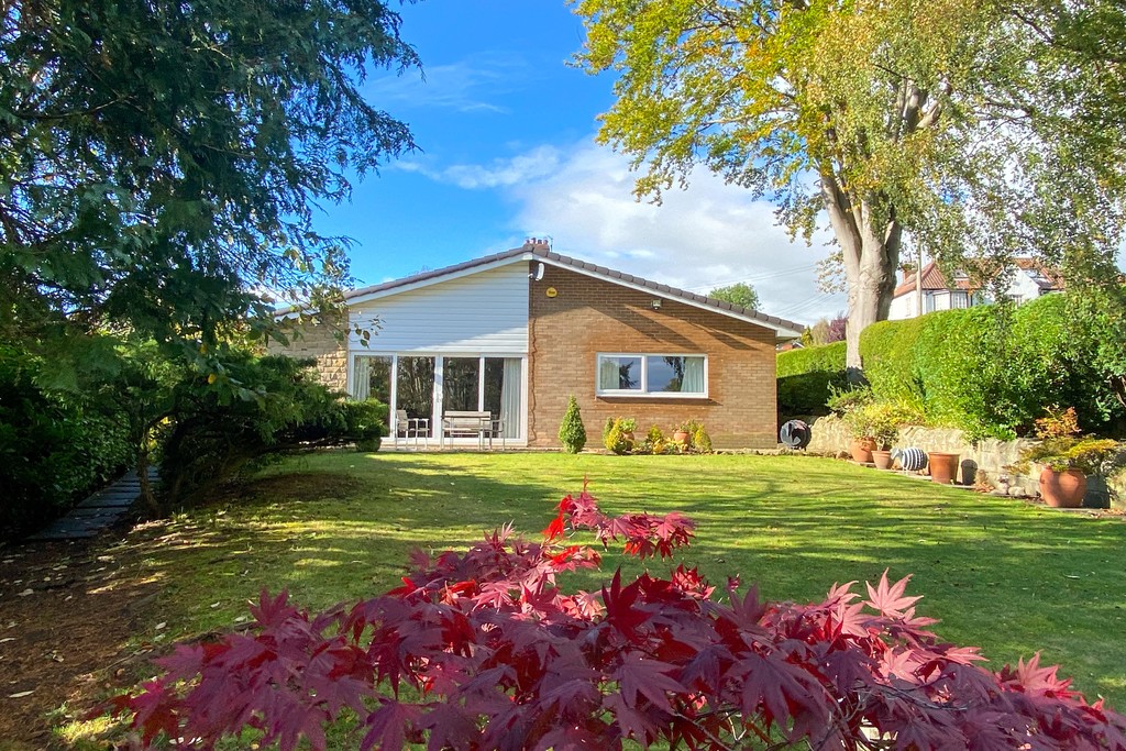 An individually designed detached three bedroom bungalow situated in the highly desirable area of Beech Hill. The property boasts spacious and versatile accommodation and enjoys beautiful landscaped gardens. No onward chain.