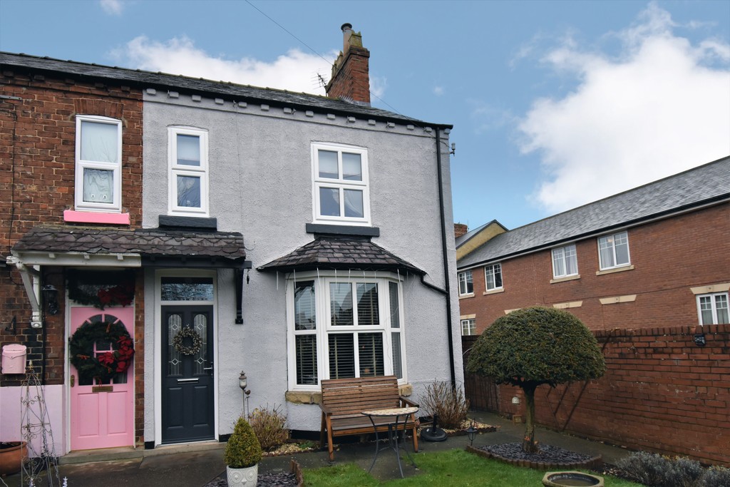 3 bed end of terrace house for sale in Springwell Terrace West, Northallerton, DL7 