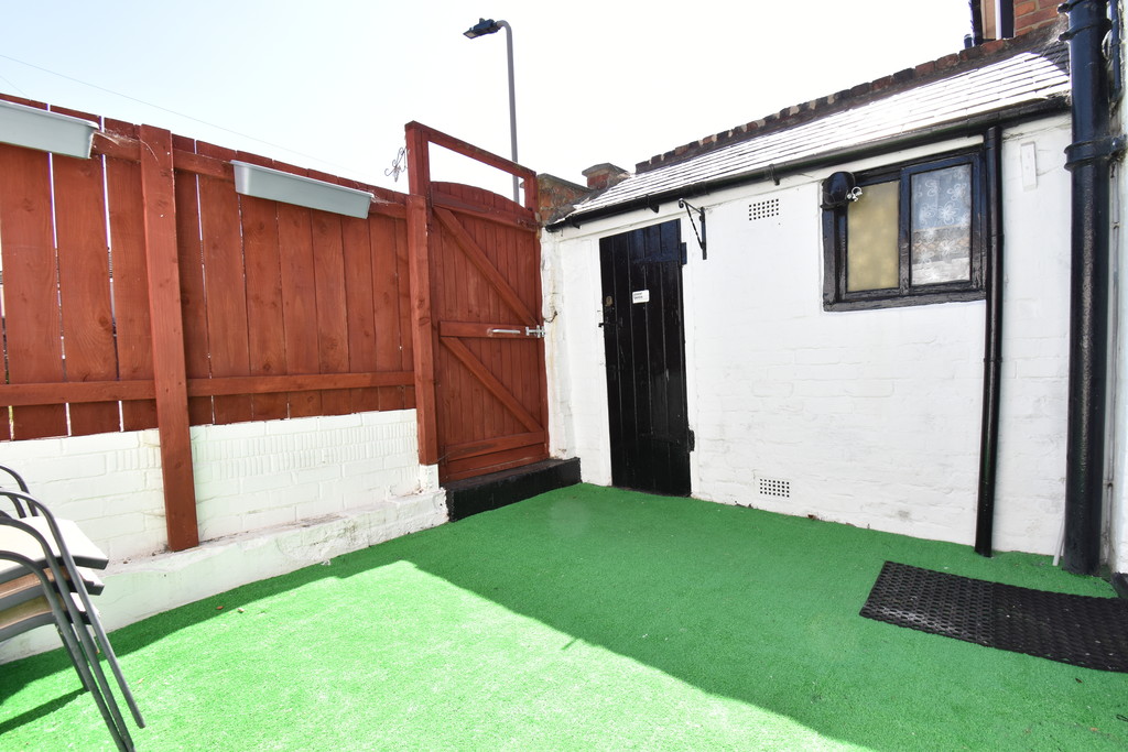 2 bed terraced house for sale in Romanby Road, Northallerton  - Property Image 5