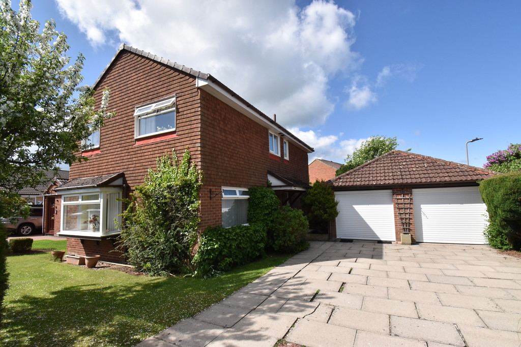 4 bed detached house for sale in St. Johns Close, Northallerton, DL7 