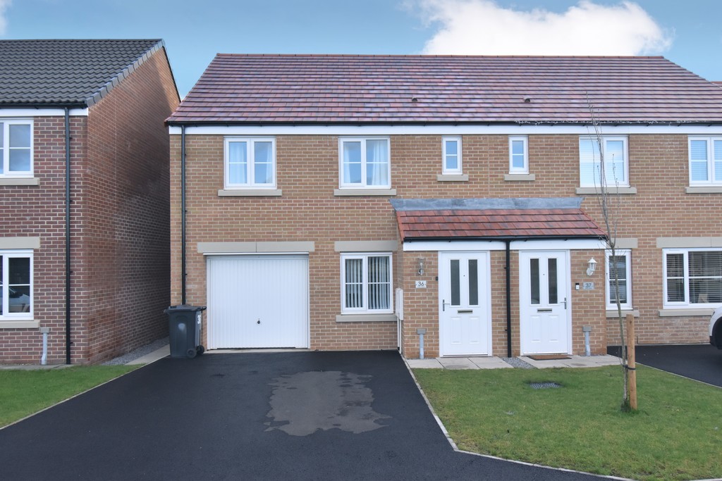3 bed semi-detached house to rent in Friars Close, Northallerton, DL6 