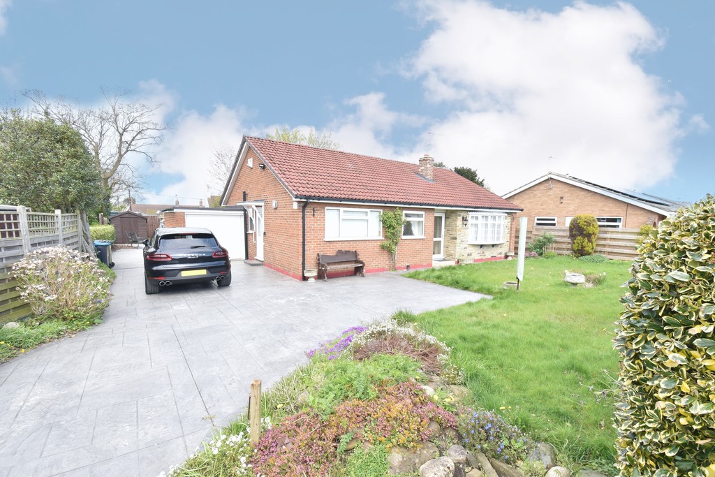 3 bed detached bungalow for sale in Harewood Close, Northallerton, DL7 