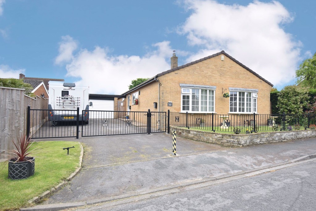 3 bed detached bungalow for sale in Green Acres, Northallerton  - Property Image 1