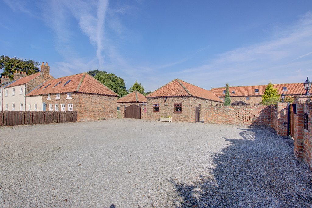 5 bed barn conversion for sale in Ainderby Road, Northallerton  - Property Image 31