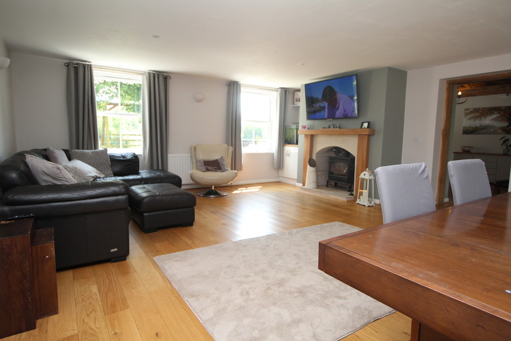 4 bed for sale  - Property Image 4