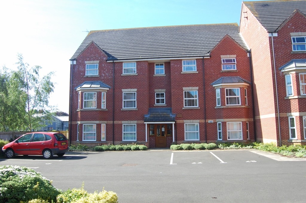 2 bed apartment for sale in Weavers Green, Northallerton  - Property Image 1