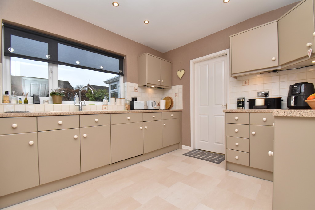 3 bed detached house for sale in Normanby Road, Northallerton 2