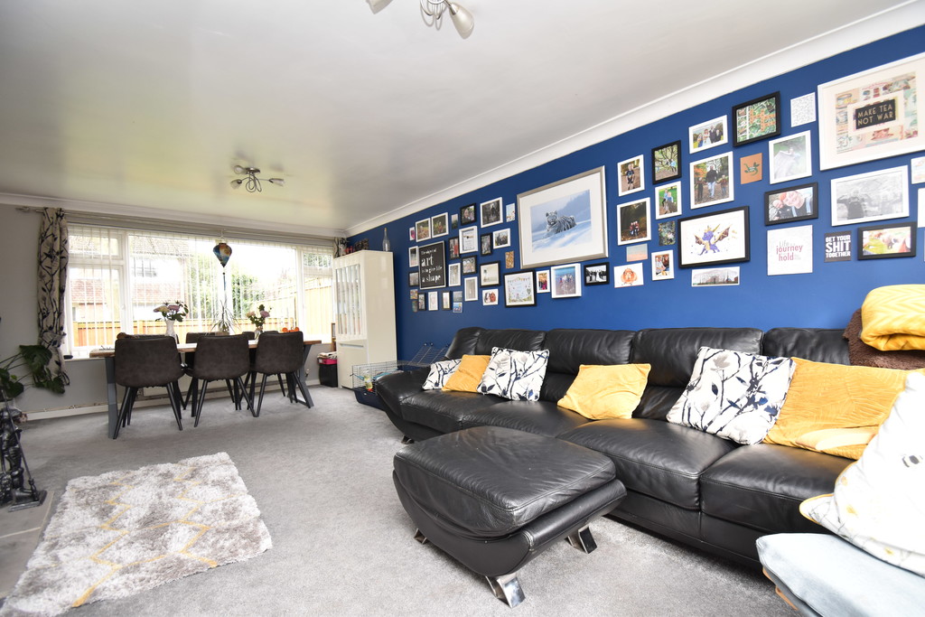 3 bed end of terrace house for sale in Oak Grove, Northallerton  - Property Image 2
