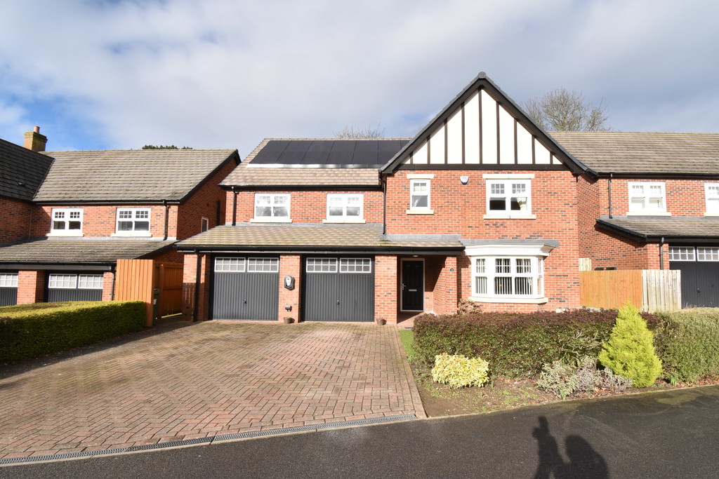 5 bed detached house for sale in Oak Mount Court, Northallerton  - Property Image 4