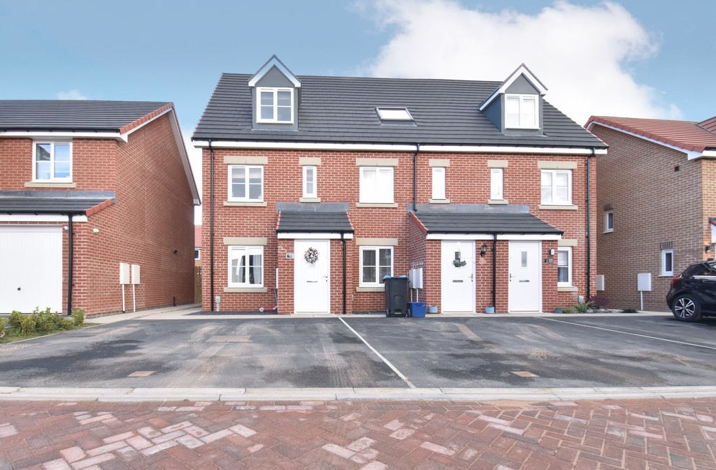 3 bed end of terrace house for sale in Wagtail Place, Northallerton 1
